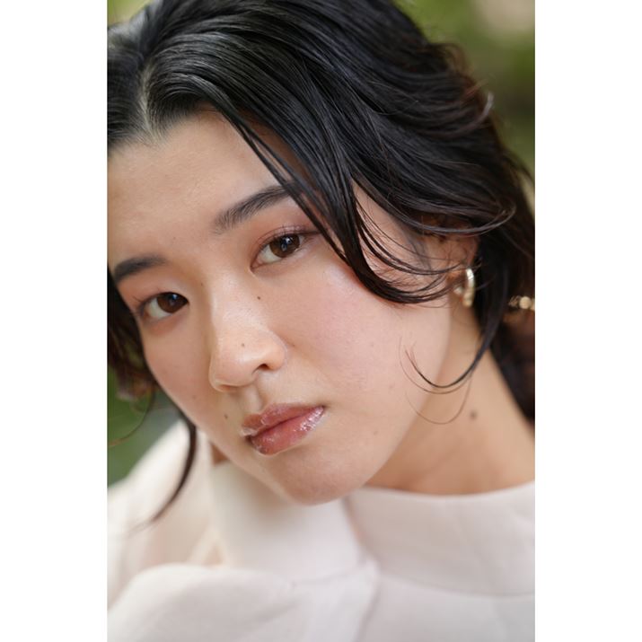 105mmŊȂ\Ƃ炦BN[YAbvɋAsg̉悪L̂ŁAXgXȂD݂̍\}AǋłB]Ɗ̃tHRŌ܂܂Ɏʂ郿7R VA28-105mm F2.8 DG DNA105mmAiDI[gAF2.8A1/125bAISO100A+0.3EVAWBFzAsN`[Rg[F|[g[gBeʐ^i6336×9504A10.4MBj