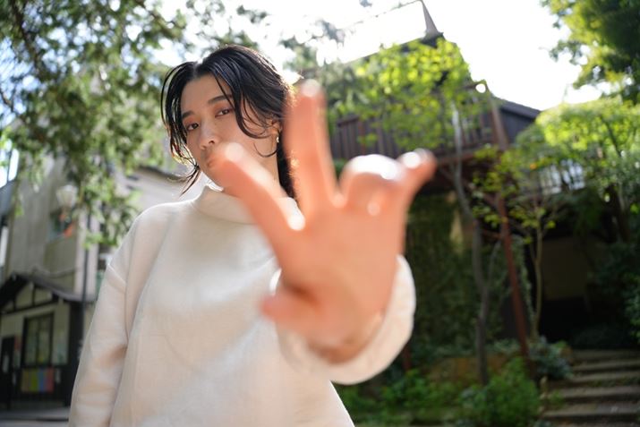 Lp[28mmŎBeBrL΂|[WOɑ΂AƋ߂ÂߊӎȂ؂B]ɂ`ʂłȂALp\y߂BO{P炩ňۓI7R VA28-105mm F2.8 DG DNA28mmAiDI[gAF2.8A1/320bAISO100A+0.7EVAWBFAWBAsN`[Rg[F|[g[gBeʐ^i9504×6336A12.8MBj