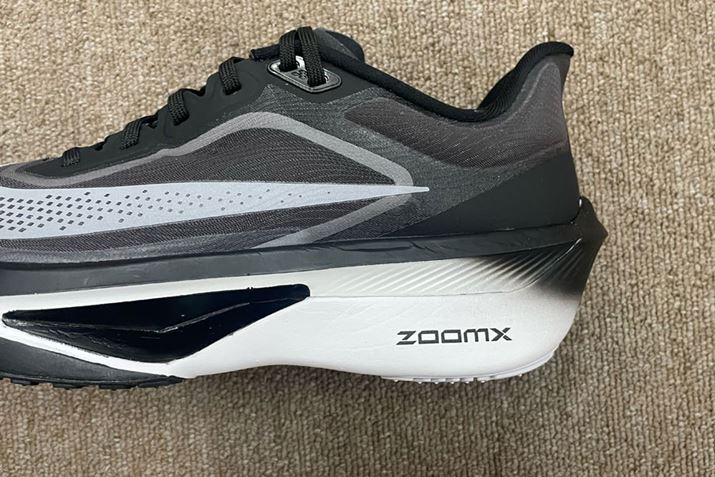 ŌyʂɂꂽuY[XvƁuSR-02tH[v̊ԂɃtOX̃J[{t@Co[utCv[gvThCb`~bh\[