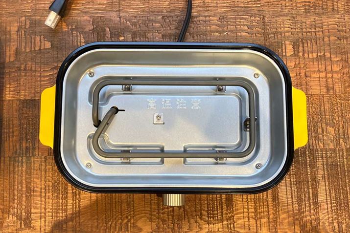 M̓v[gɔzuꂽV[Yq[^[ŁAő800W̉Η͂ŉM܂