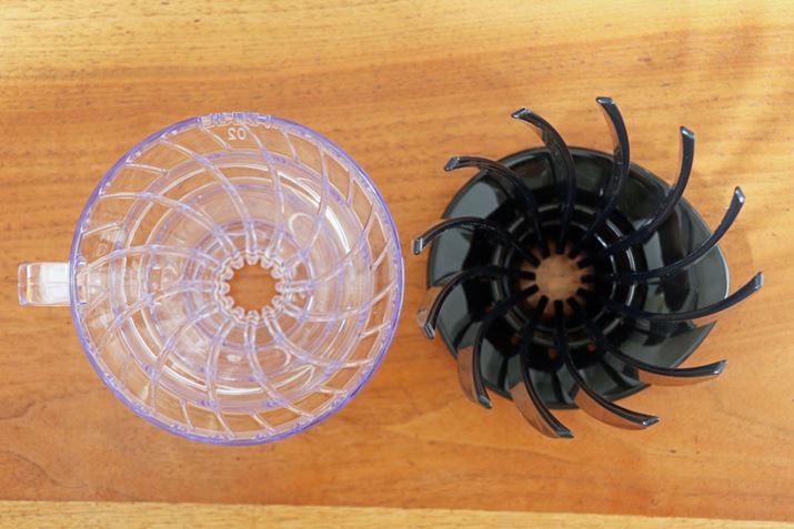 uSUIRENv̓uƃůԂ̕ǂȂfUCłAǔ`́AI[\hbNXȁuV60hbp[vƓ