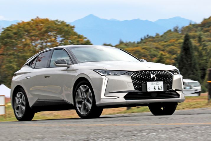 ́Au37񍑍ێԃtFXeBovɂāuMost Beautiful Car of the Yearv܂A"EōłN}"ɑIoꂽuDS 4vɒ悵