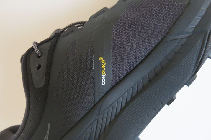 Abp[͑ϖՐɂꂽR[ffށBH{Ă