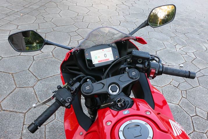 Zp[g^CṽnhgbvubWɔzuB[^[5C`̃tJ[TFTƂȂAX}zAg@\uHonda RoadSyncvɂΉ