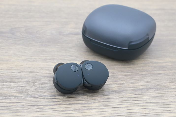 I[fBIeNjJ̊SCXCzuATH-CKS50TW2vr[Bʐ^̂悤ɍE̖{̂}Olbgł҂Ƃ߁AuP[XȂŁv