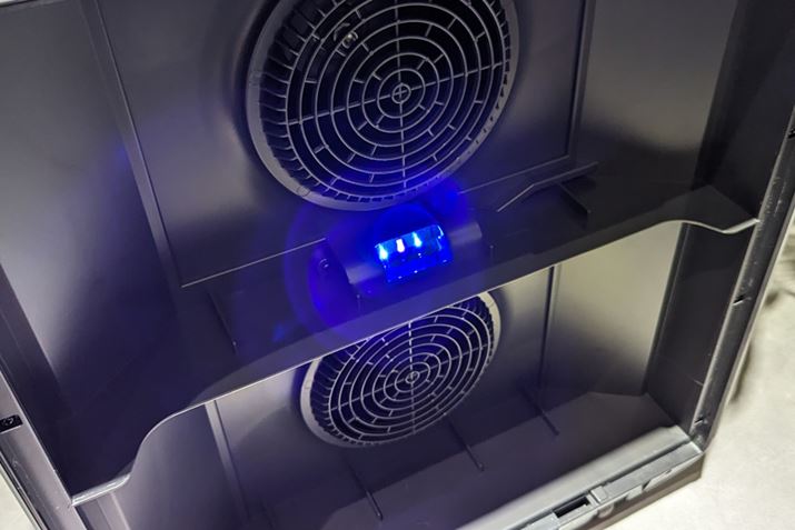 C@405nm̉ۃCgƂēڂ̂́uClassic Prov{B10Ƃ10bƎ˂AtB^[ɋzoNeAۂ܂Bő91.8̏یʂ𔭊Ƃ̂