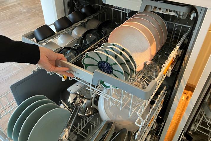 Ƒ1̐HxɐłeʃTCYłAoXPbgɂ̐H킪ԂłAy͂ňôŎg₷ł