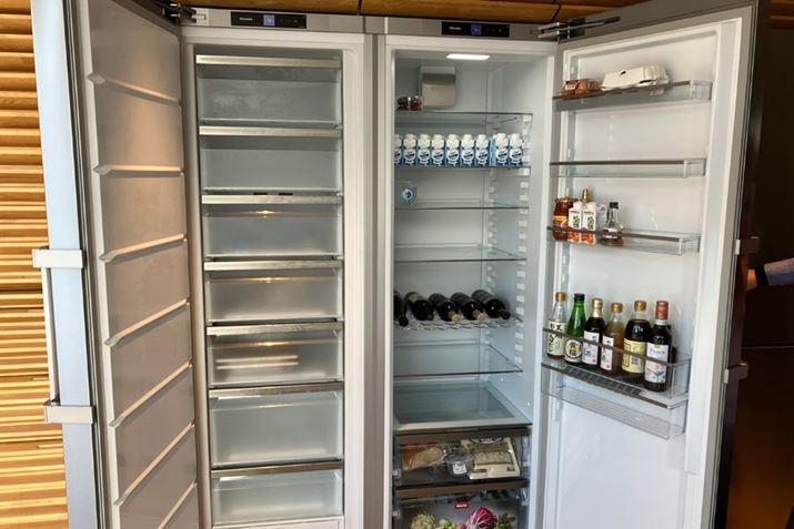 ⓀɁuFNS 4782 Evi摜jƗ①ɁuKS 4783 EDvi摜Ej͂ꂼ{̕60cmƃXŁA2ׂ̕Đݒu邱ƂŁAωJ̑^ⓀɁE①Ɂiv677LjƂĂg܂B