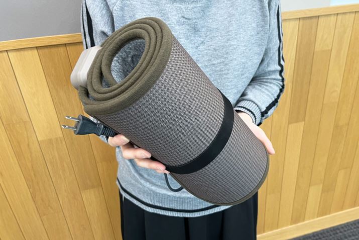 ̂悤Ɋۂ߂Ď[\B߂Ɋ߂ɊŒa͕ς܂AM҂ɈӎɊꍇA[TCY͖140`155iaj×320ijmmłBdʂ͖860gƌŷŁA^тe