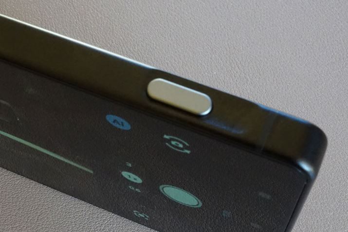 ʂɃVb^[{^𓋍ځBȂA{[{^̓J̏œ_܂͖邳̒ɗpł