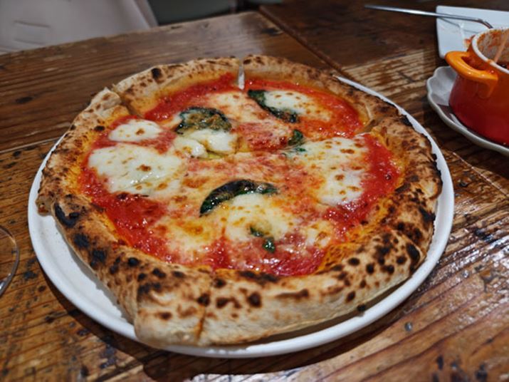 Â߂̎A邭NɎʂBzCgoXmœ̈ۂɋ߂