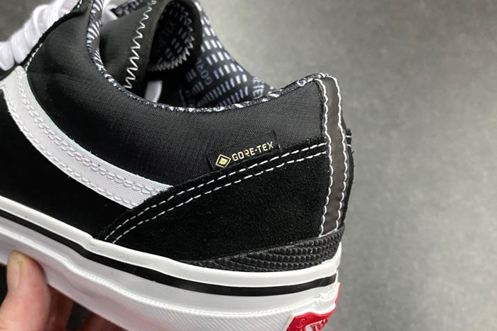 q[̃TChɂGORE-TEX̃sXl[zA肰Ȃ݊܂