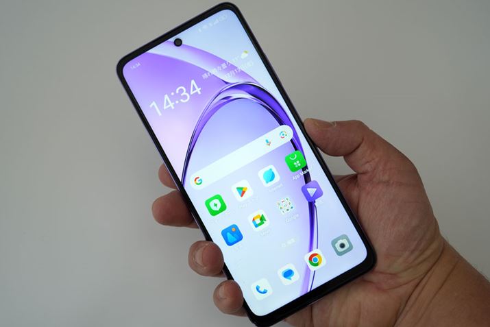 6.7C`̃fBXvC𓋍ځBx[͑߂ŁA͖76mmBЎł͑삵Â炢TCY