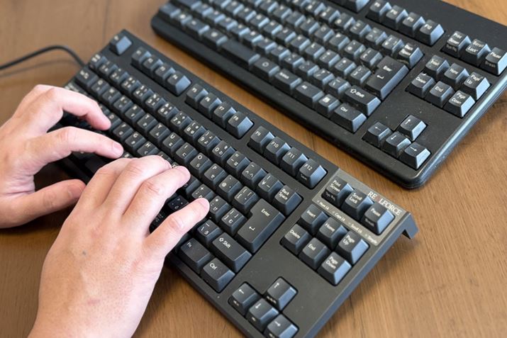 ܂ňpĂuREALFORCE 91UBK NG01B0vi摜jƁAVɍwuREALFORCE R3S R3SC12vi摜j