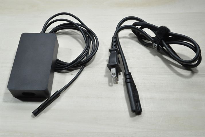 t̓dA_v^[39Wŏ^łA2jbg^CvŎ͂ʓ|BP[u܂Ƃ߂Xgbv̗ނ͕tĂ܂Bpɂ60WȏUSB Type-CA_v^[ƃP[uAʓrpӂقK܂