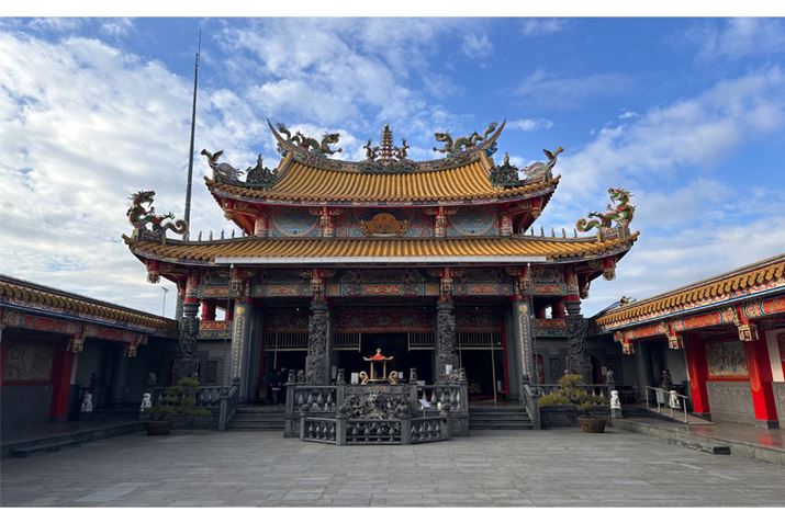 炪̉摜ŉʓɕ\Ă錳̎ʐ^łB̉摜ƔׂĂ݂ĂuSurface Pro 11ṽfBXvCAȂ蒉ɐFČĂ邱Ƃ킩܂