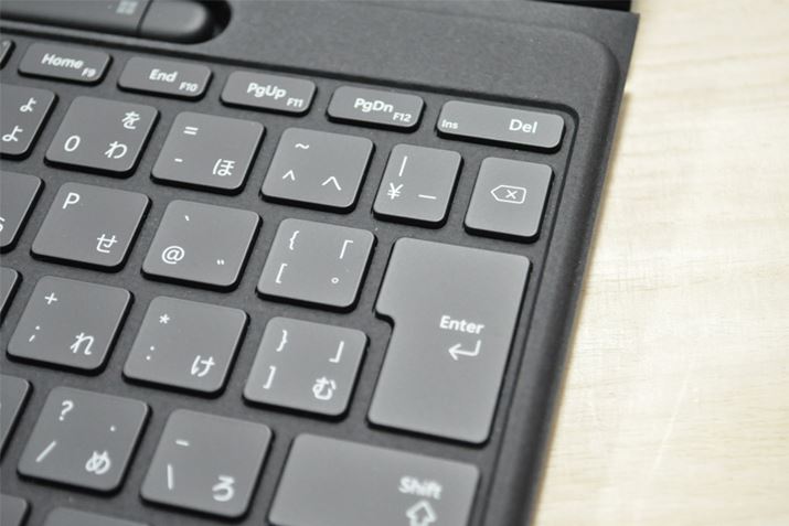 d{^͖{̑ɕtĂ̂ŁAL[{[hɂ͂ȂBm[gPCɂ肪ȉẼL[ȂĂ邱ƂȂAEuDelvL[Ȃ̂Ŏg₷ł