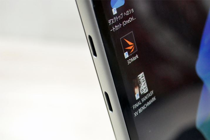 OC^[tFCX́A{̍ʂUSB Type-C|[g2̂݁B|[gԊu͏\L̂ŁA̐Sz܂BACz/}CNR{WbN炢͗~Ɗ܂