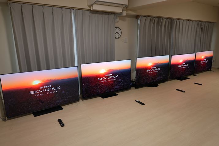 左から、LGエレクトロニクス「OLED55G4PJB」、TVS REGZA「55X9900N」、パナソニック｢TV-55Z95A｣、シャープ｢4T-C55GS1｣、ソニー｢XRJ-55A95L｣。すべて55V型の有機ELテレビ