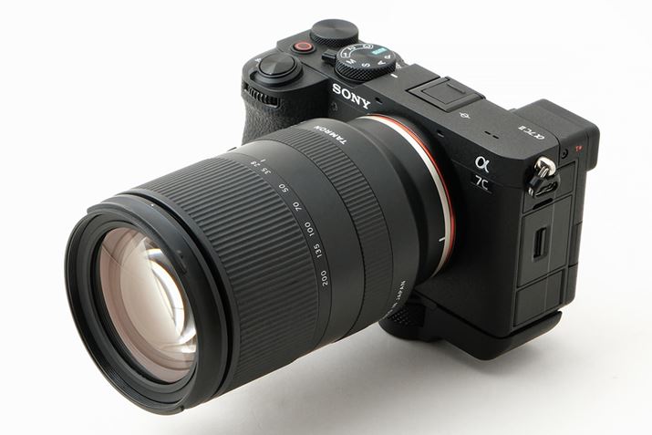 ^u28-200mm F/2.8-5.6 Di III RXDvƃ\j[u7C IIvgݍ킹C[W