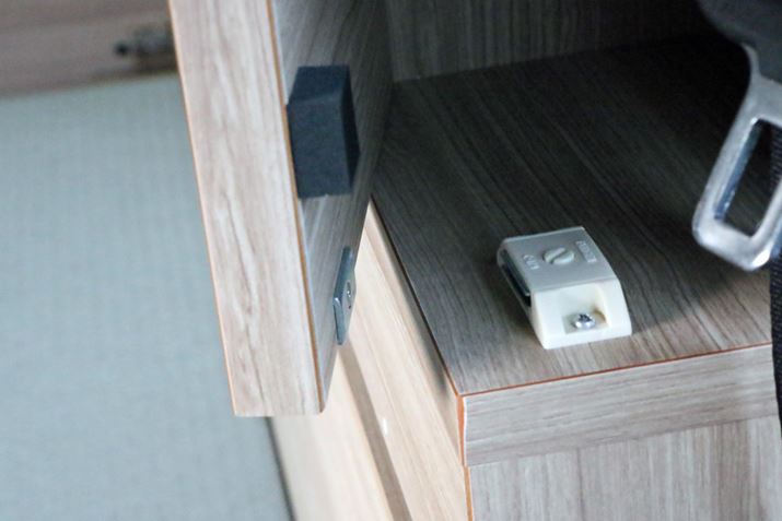 Ao[̐ڑBp̔͂Œł悤Ƀ}Olbg𑕔Bԗ[J[|Ă邾Aׂ_ɂz