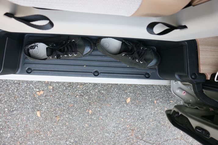 ʂؖڂłꂢȂ߁Ayœ̂͋CccƎvĂAXebvɂ傤ǌCuĂXy[X𔭌