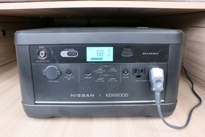 IvV́u|[^uobe[ from LEAFvii170,500~/ōjgpBԑ̂ɐڑ邾ŋdłBeʂ633Whi42.2Ah/15.0VjŁAACo͂2pӂĂA1600W܂Ŏgp\BTCY370ij×282isj×205ijmmƔrIRpNgȂ̂ŁAxbhɎ[ł