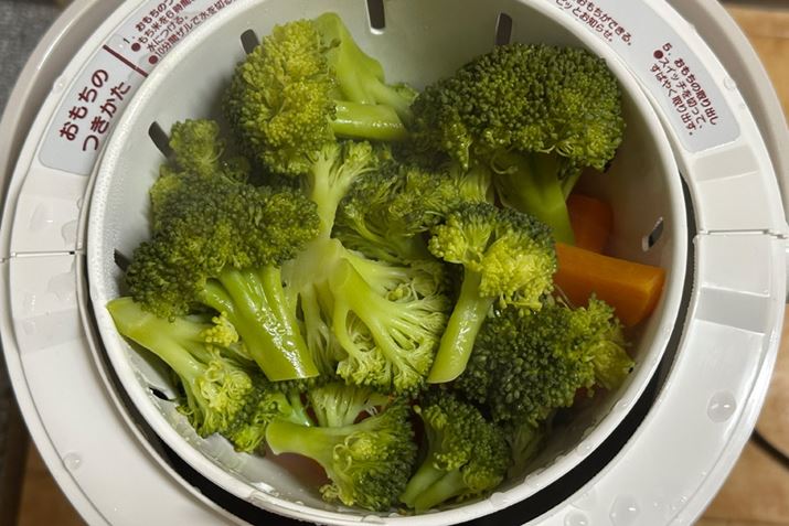 t̏eg΁A؂؂܂܂B傫HނłHނ͌1cmɐ؂ē܂傤BCʂ悤ɁAꂷ͋֕