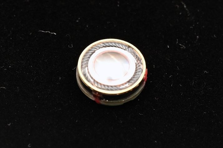 uEAH-AZ100vō̗pĂ鎥̃hCo[BuEAH-TZ700vlAUɂ̓A~jEfނAGbWɂPEEKfނpĂ܂