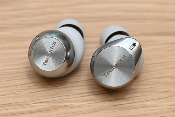 uEAH-AZ100viʐ^jƁAuEAH-AZ80viʐ^Ej̃Cz{́BpbƌłȂĂ邱Ƃ킩܂BȂ݂ɁAuAR[XeBbNRg[`o[vun[iCU[vƂɉêAR[XeBbNȕACz`ɍ킹čœK}ł