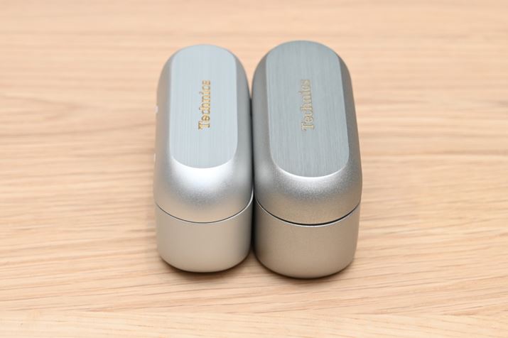 ̂ƂŃCz{̂̏^EyʉɂĐG܂AuEAH-AZ100vij͏[dP[XuEAH-AZ80viEj ƓCX[dΉ̂܂܂ɏ^EyʉĂ܂Bobe[\LтłȂA^т₷Ȃ̂ꂵ|Cgł