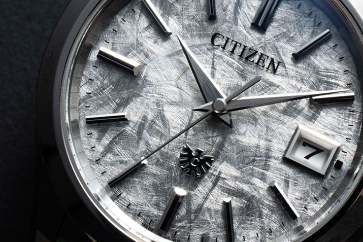 BeƖ̏ƎˊpxςĎBuAQ4100-57Bv2JbgB̂ȂtFU[p^[܂قȂ\ɕωĂ邱Ƃ킩܂