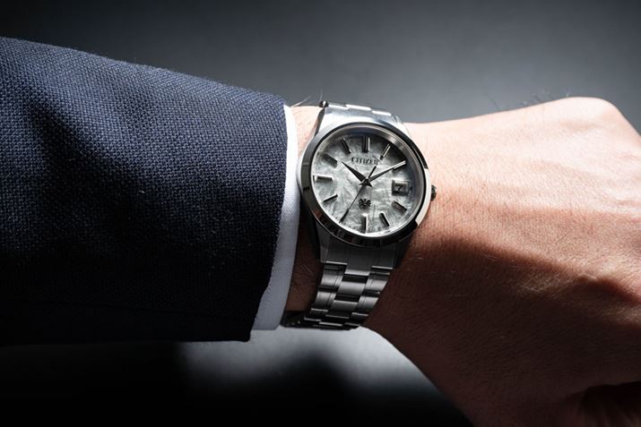 ߂zCg́uAQ4100-57Bv͂咣߂̈ۂƂāAȂ̃|CgƂėL