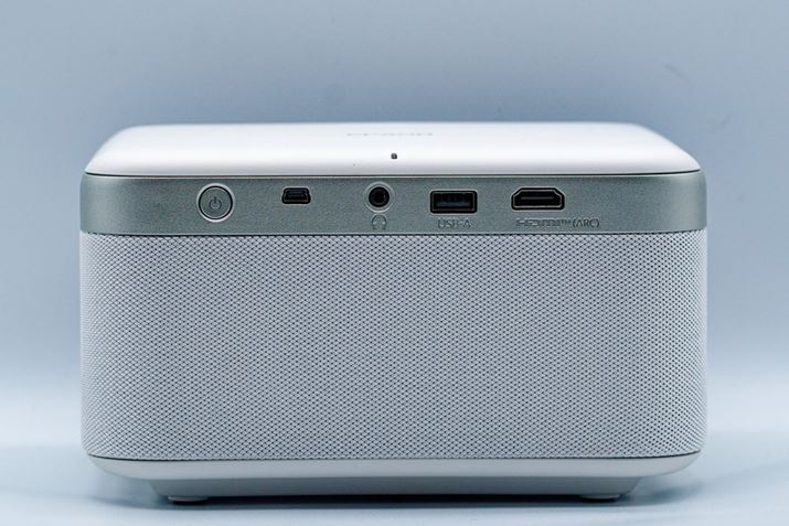 [qނ͔wʂɁBHDMÍieARCΉj1n̂قAwbhzói3.5mmXeI~jj܂Bt@͐Âł