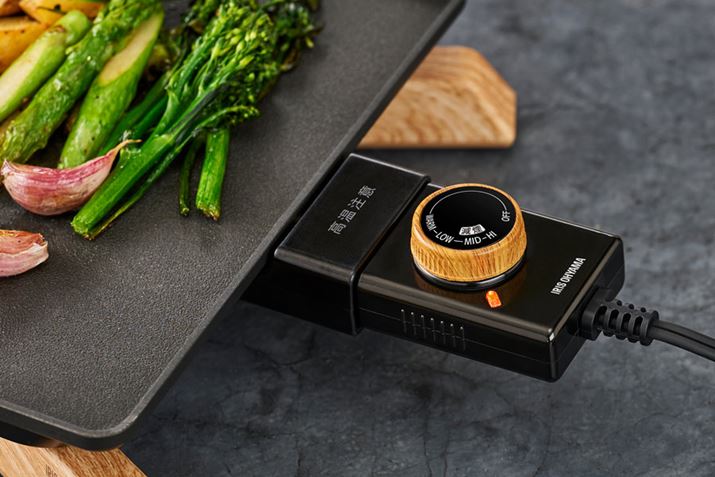 X^hirjɉAx߂̃_Cɂؖڒ̃fUC̗pB@Bۂ₷łA_C̎͂ؖڒɂȂ邱Ƃł₳͋CɁBŜ̓ꊴ܂܂