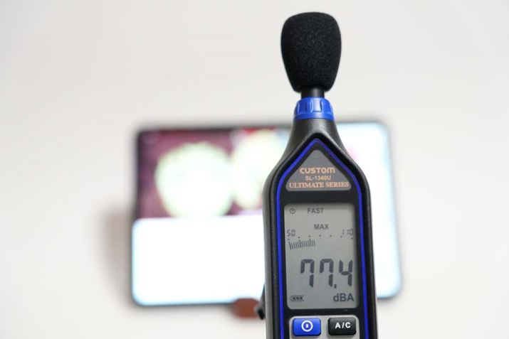 TVAju___vI[vjOfbCreepy NutsuIgmPv50cm̋ōĐ̉ʂ͍ő77.4dBA