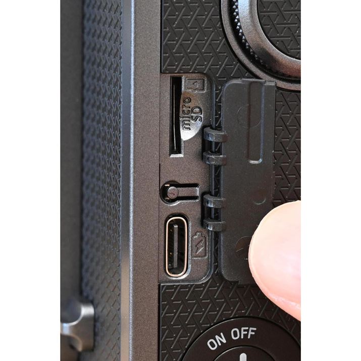 {fBʂmicroSD[J[hXbgimicroSDHCΉj𓋍ځB̈ʒuUSB Type-C[qi[dpjĂBJ[hXbgUSB[q̊Ԃɂ̂̓J{̂̃Zbg{^