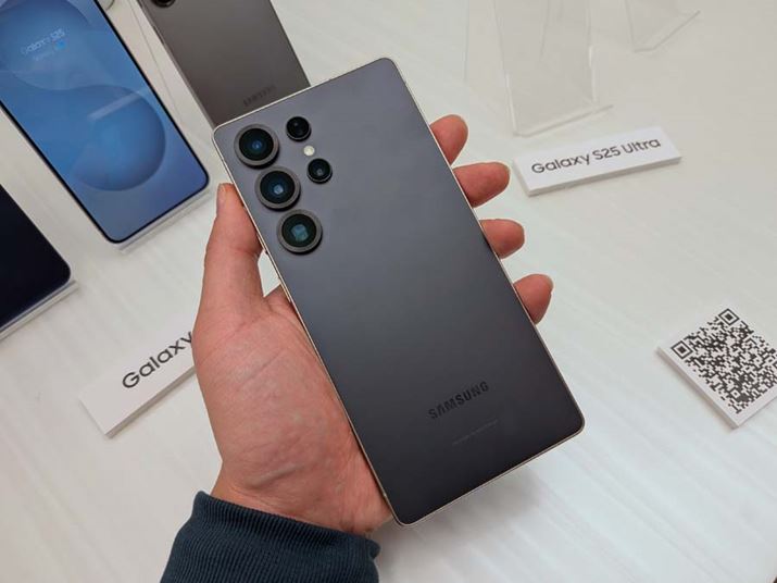 TX̍Ő[Zp]Ƃ܂ꂽ̂ŏʂ́uGalaxy S25 Ultrav