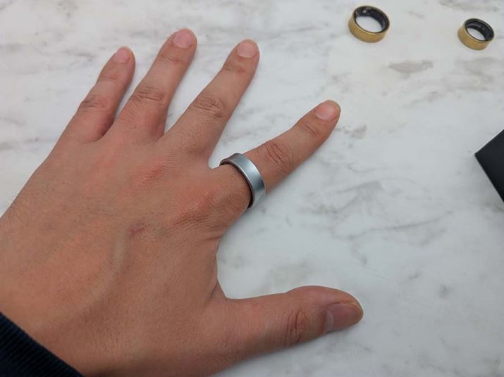 `^jEVo[𑕒Bڂ͕ʂ̎wւɌ܂