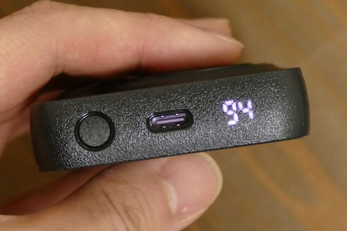 ɂ{^ƁAobe[cʂ𐔎ŊmFłBo͒[qUSB Type-Ĉ