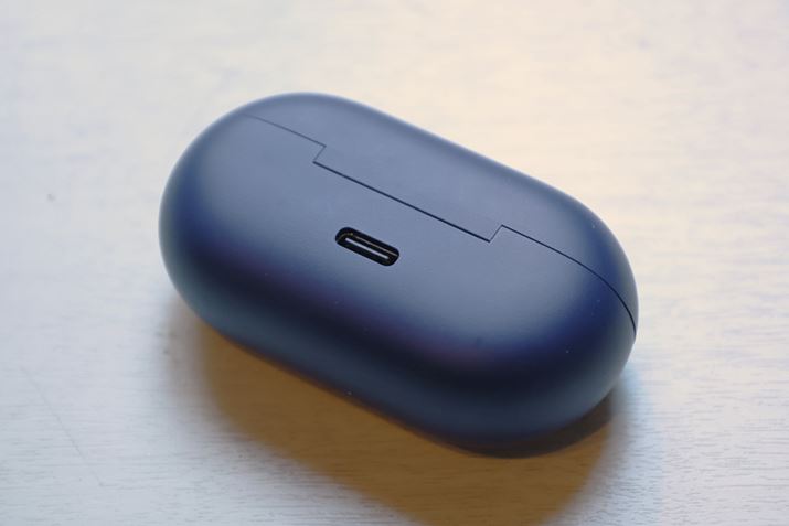 P[XIPX4̖hdlB{̂IPX5Ȃ̂ŁAjOȂǂŊĂȂ