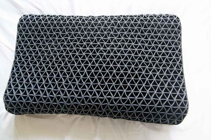 ̕\ʁBOpiqNXĂ̂ŁAOpiq̕ӂ󂯎~߁AdLU܂