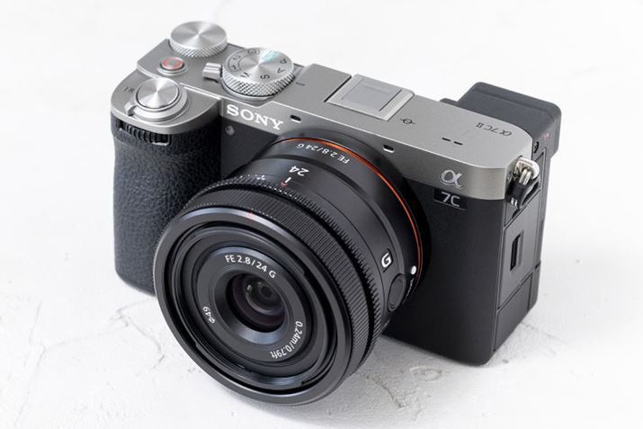 ͂1{߂̒Pœ_YƂāuFE 24mm F2.8 GvQB^Ń|Pbgɂۂ܂TCYł