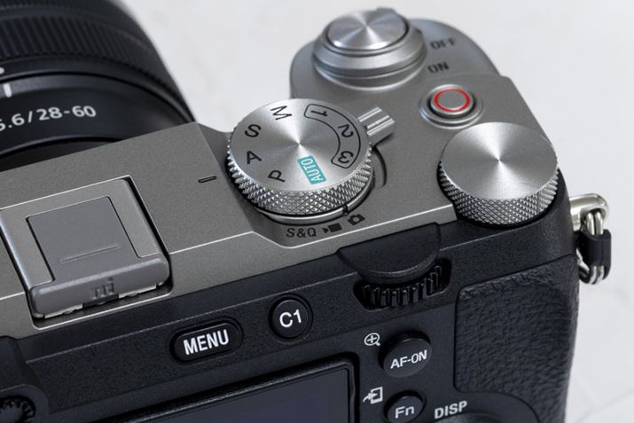 wʂɂ́u_CRvu_CLv̂قAV݂́uC1v{^ȂǁA܂܂ȃ_CE{^pӂĂāAD݂̋@\U邱Ƃł܂