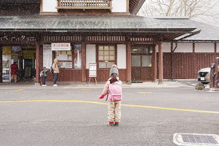 HoXŒT΂܂ňړBƂɐႪ~Ă܂cc7C IIAFE 28-60mm F4-5.6A55mmAF5.6A1/60bA+0.7EVAISO100AzCgoXFuANGCeBubNFVV2