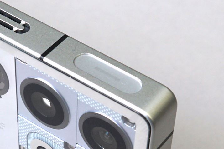 ʂ̍E2Ƀ^b`V_[{^𓋍ځBANVQ[ł͏d󂷂