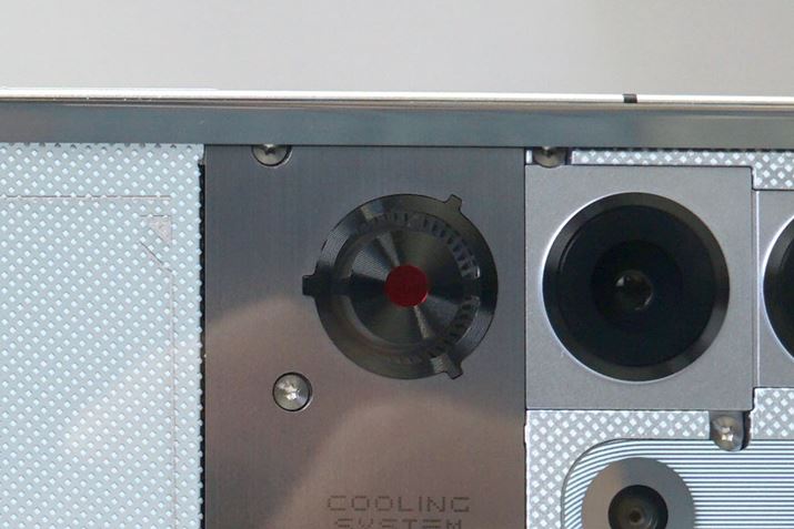 t@VXeuICE-Xv𓋍ځBp\ւ邪GAt[mۂ邽߃{fB͖hEhoɂ͑ΉĂȂ