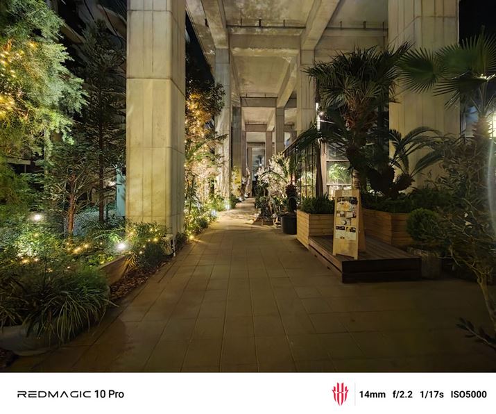 Ɠ\}AzCgoXAo[ɌXĂBfBe[SʓIɂڂ₯ĂAnCGhX}[gtHƂĂ͂̑Ȃ