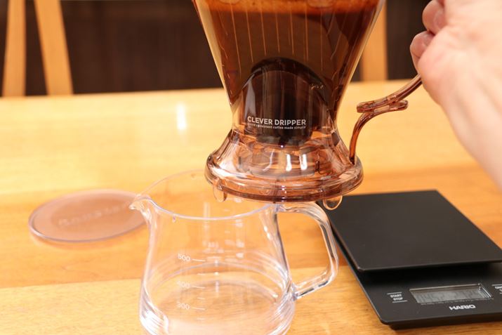 𒍂łg[^4o߂璊oBhbp[T[o[ɃZbg܂BقĂ̂ŃR[q[t͘R܂