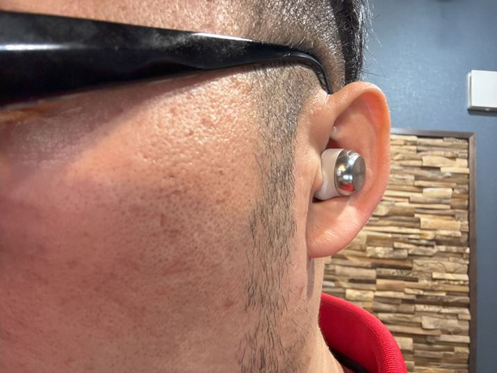 TechnicsuEAH-AZ100vB̓Vo[fpBԂł͗J[AwACdグłȂȂ݊